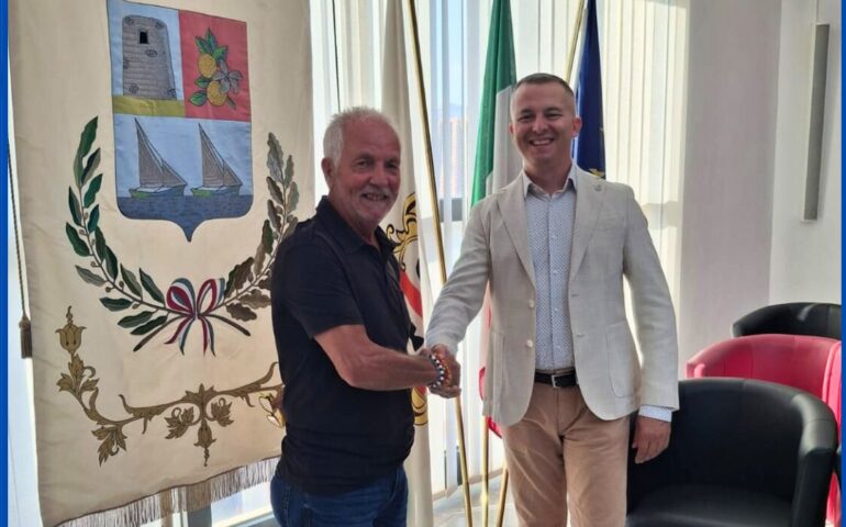 Il sindaco Ladu con Mario Lai