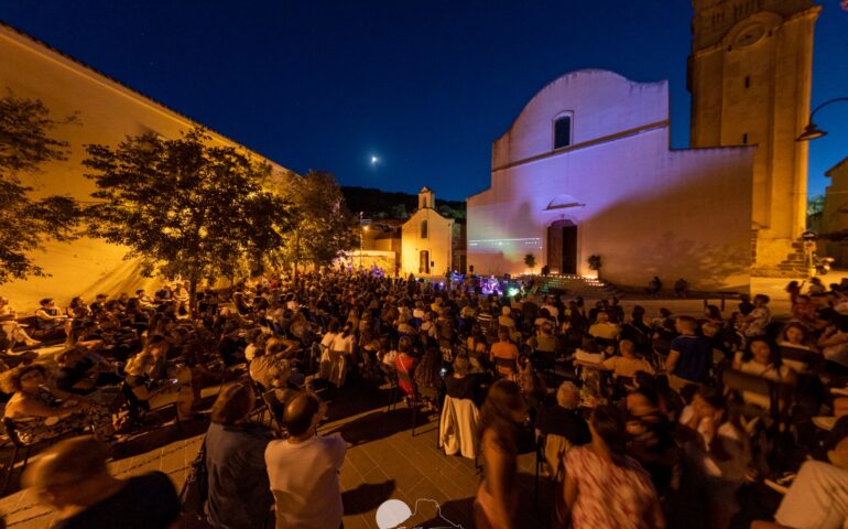 Come i fiori, doc di Luca Schirru a Bari Sardo PH Cristian Mascia