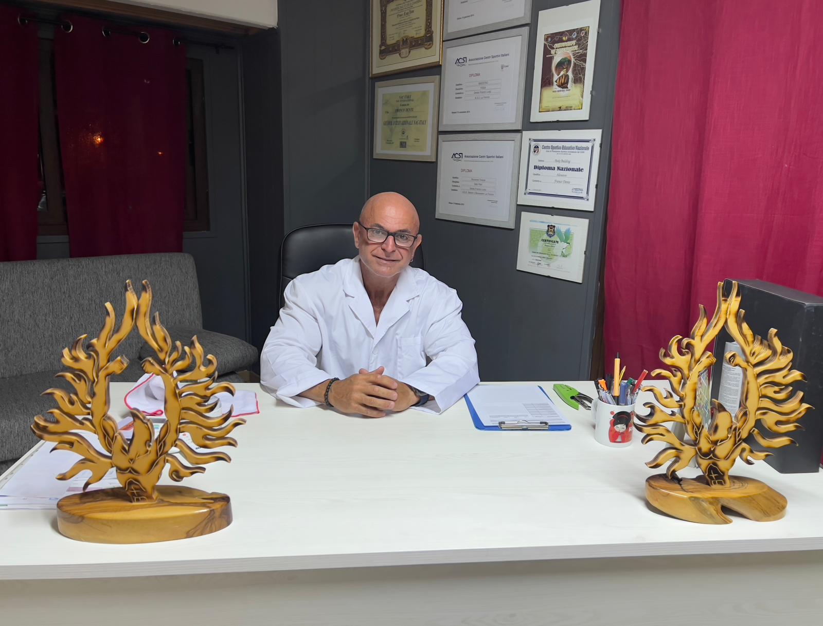 Franco Dente nel suo studio a Tortolì