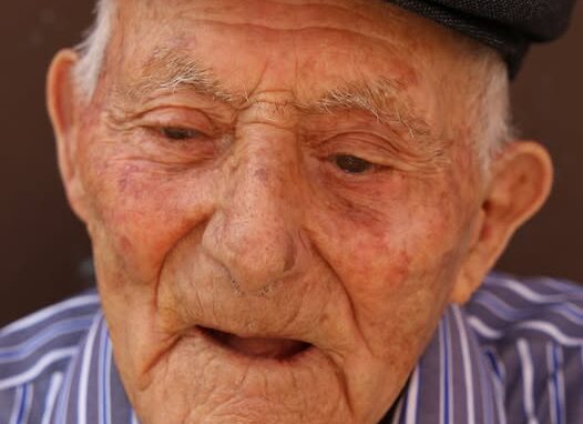 Tziu Battista compie 102 anni: una vita di lavoro e tradizione a Tertenia