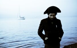 Vinicio Capossela a Lanusei: le “Sirene” del presente nel concerto di Rocce Rosse Blues