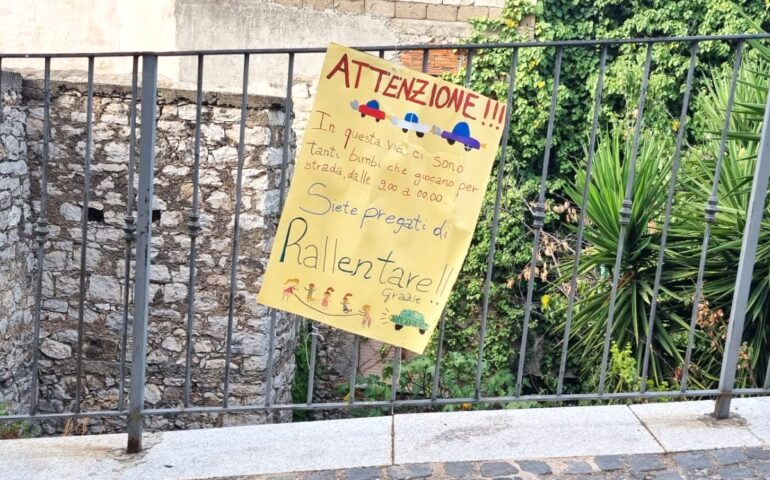 cartello bimbi baunei