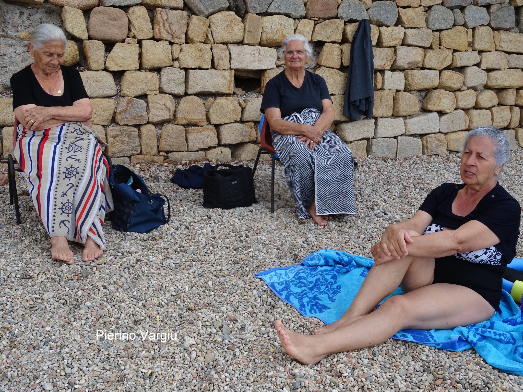 donne ogliastrine al mare