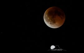 Tutta la Sardegna ieri sera rivolta al cielo per ammirare la Luna rossa: spettacolo naturale