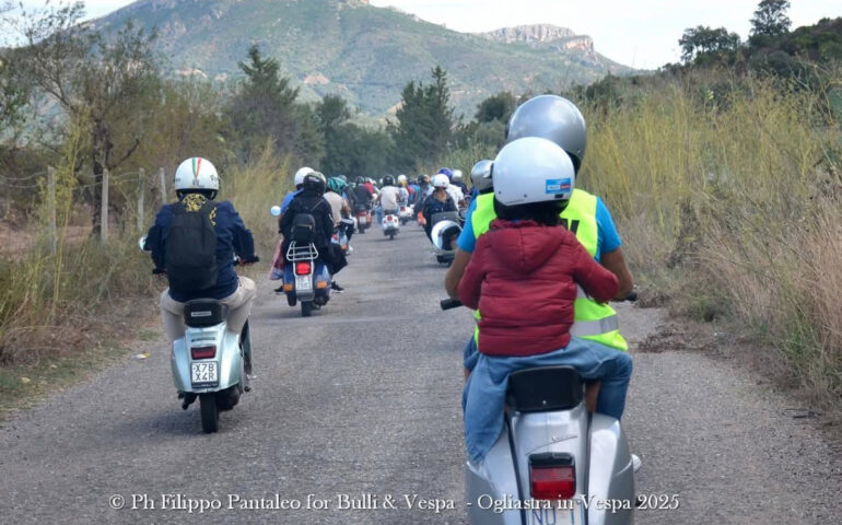 Il raduno Vespa a Triei (Foto Comune di Triei)
