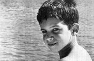 Gallura sotto i riflettori: una nuova serie Rai fa rivivere il rapimento del piccolo Farouk Kassam