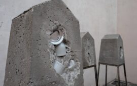Archeologia del presente, un dialogo tra arte e simboli al MAB di Bari Sardo. Un’esposizione da non perdere
