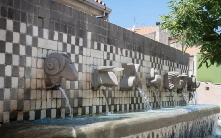 Il piccolo paese sardo con 250 abitanti e mille opere d’arte: dove ci troviamo?