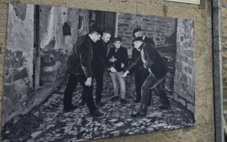 Murra, La foto di Monica Selenu nel centro di Oniferi ( PH Fabio Contu)