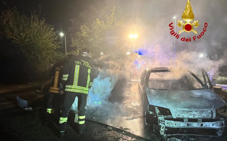 auto incendiate Macomer PH Vigili del fuoco