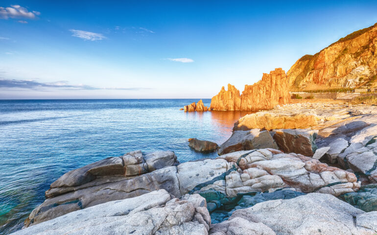 La foto del giorno. Mille sfumature di colore agli Scogli Rossi di Arbatax