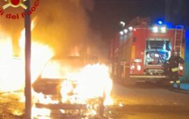 Tortolì, quattro macchine bruciate nella notte. Non si esclude il dolo