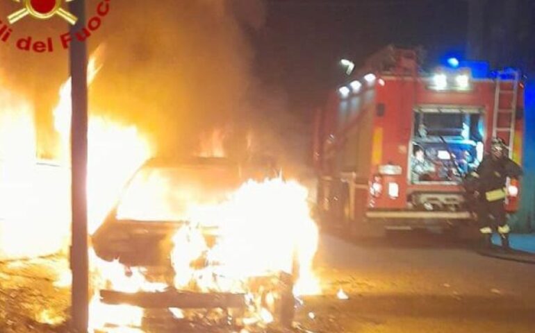 L'incendio di un'auto