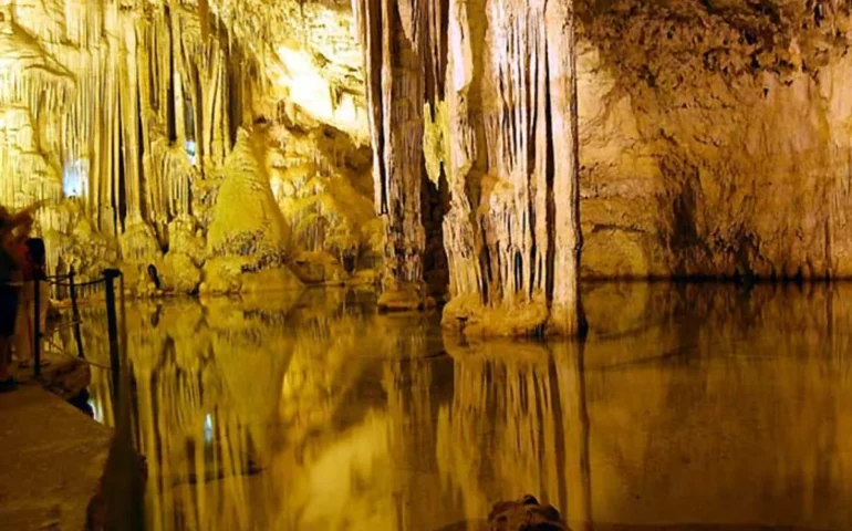 Uno dei più grandi laghi sotterranei d’Europa si trova in Sardegna: sapete dove?
