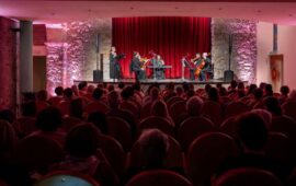 Note e parole in scena: il Teatro San Francesco celebra il cinema con “Parole in colonna sonora”
