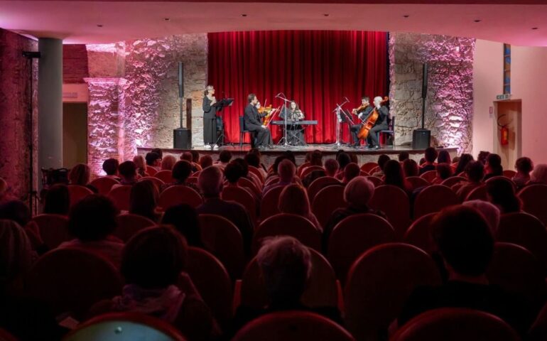 spettacolo a teatro a tortolì