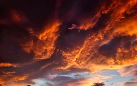 Il cielo in fiamme a Tortolì: un tramonto da sogno negli scatti di Giuseppe Puncioni
