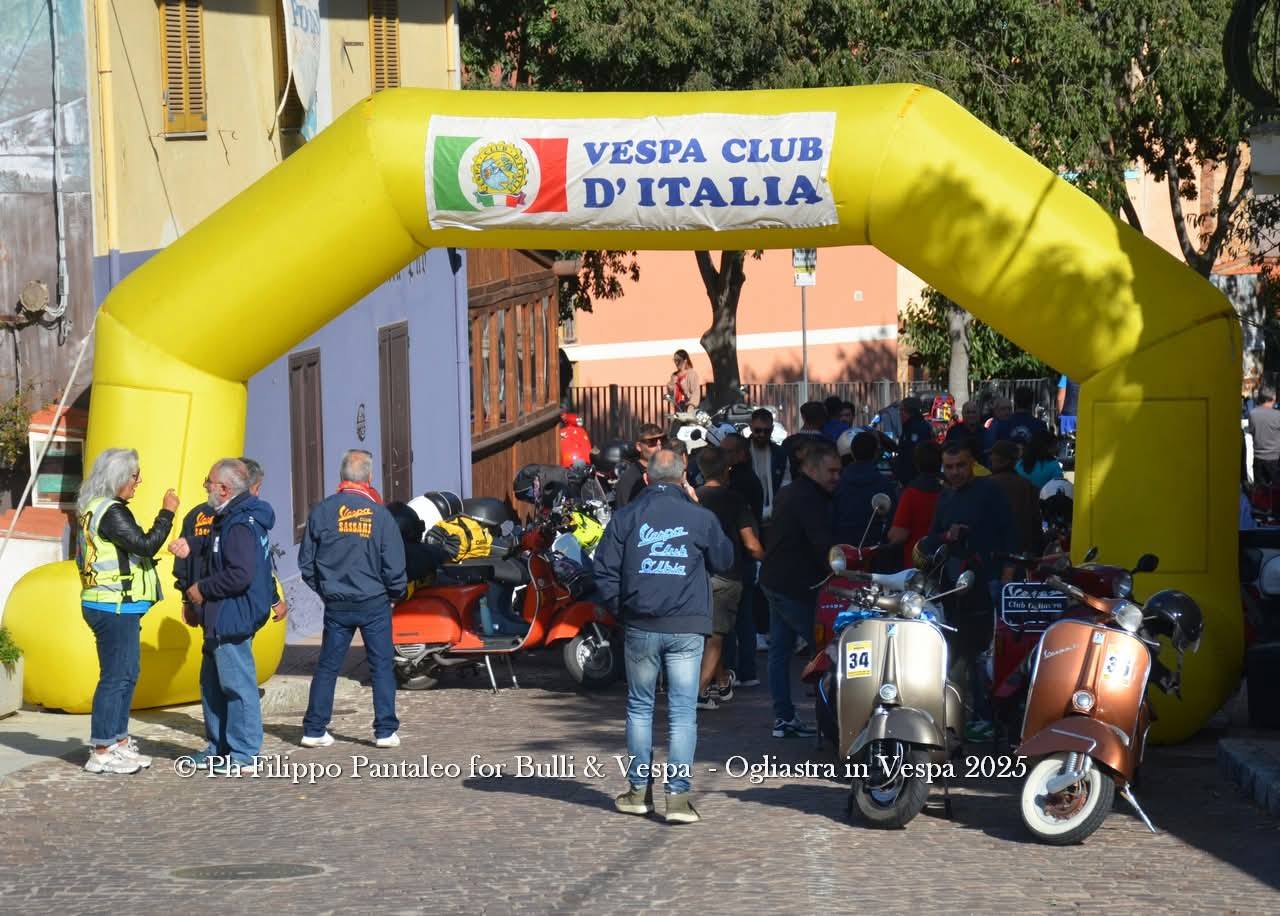 Il raduno Vespa a Triei (Foto Comune di Triei)
