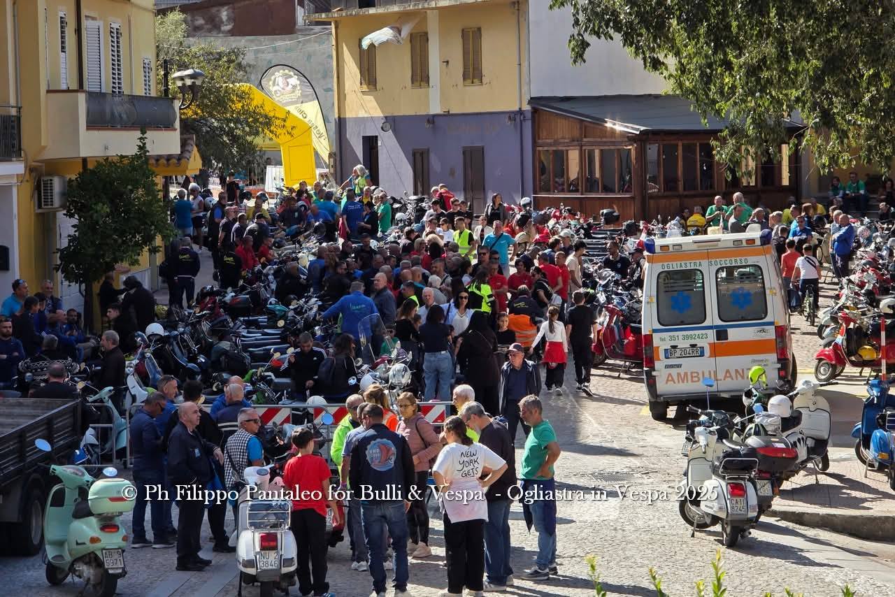 Il raduno Vespa a Triei (Foto Comune di Triei)