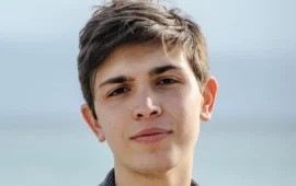 Matteo Porru protagonista del Festival Venerdì Letterario a Tortolì: doppio appuntamento con studenti e pubblico