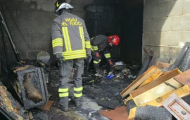 Incendio in un garage a Lanusei: intervento dei Vigili del Fuoco