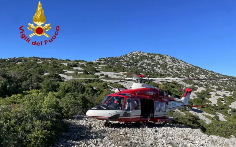 Oliena-Dorgali, uomo soccorso in una valle mentre cercava disperatamente i suoi cani dispersi