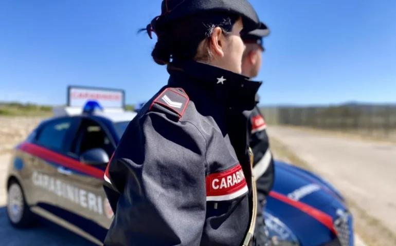 Laconi, venticinquenne arrestato per maltrattamenti sulla compagna