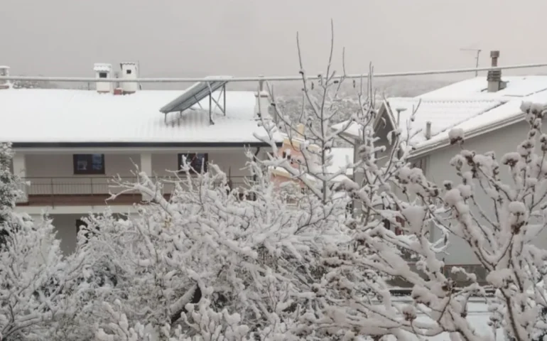 La foto del giorno. Villanova Strisaili avvolta da un manto innevato nello scatto di Palmira Cocco