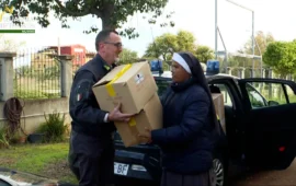 Guardia di finanza fa donazione alla caritas