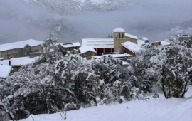 Esterzili da cartolina: la neve ridisegna il paese e lo riempie di magia