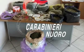 Droga in pieno centro a Desulo: scoperto laboratorio artigianale, sequestrati oltre 4 chili di stupefacenti