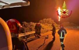 Paura sulla SS125: frontale tra tir, scatta l’emergenza per l’autocisterna di GPL