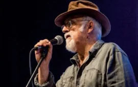 La voce della Sardegna risuona nel Supramonte: Piero Marras in concerto a Baunei