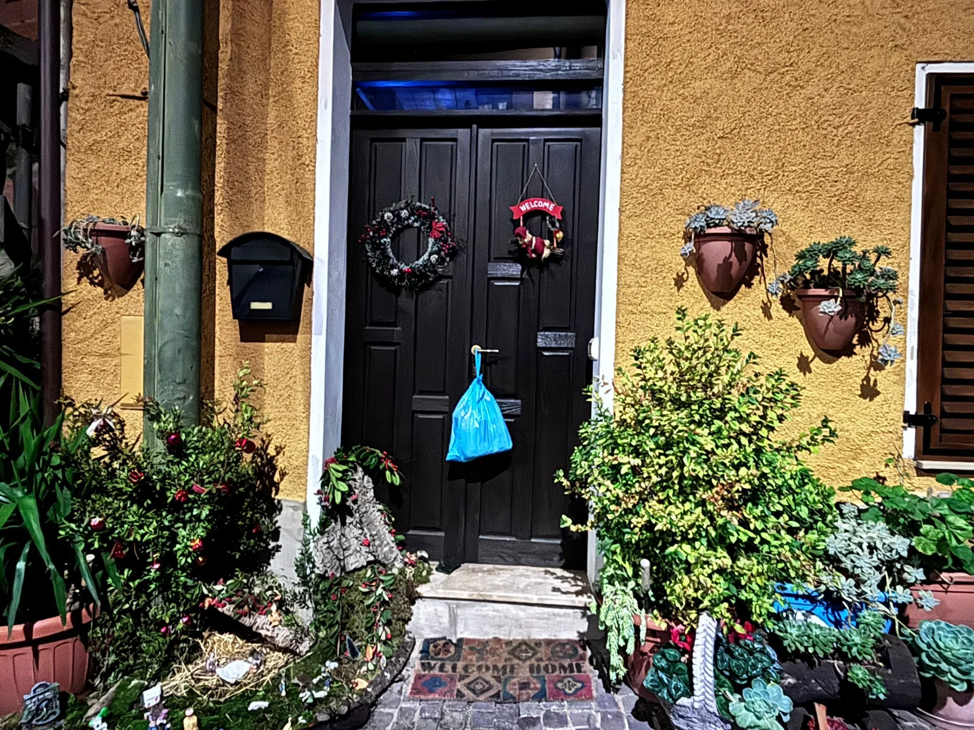 Seulo, i commercianti del paese fanno un dono ai loro concittadini: uniti per sostenere l'economia locale