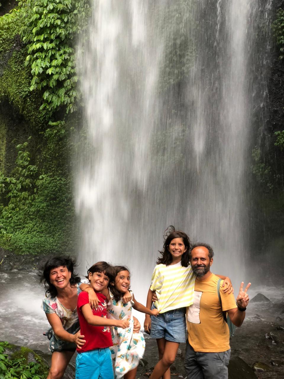 Trekking in una foresta pluviale