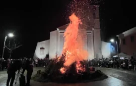 Villagrande Strisaili, acceso il fuoco in onore di Sant’Antonio Abate