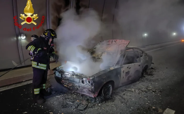 auto incendiata a siniscola
