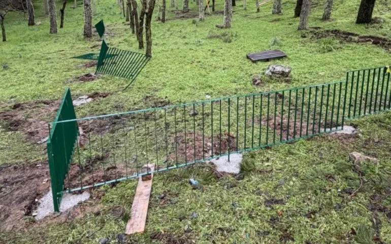 nuoro recinzione divelta