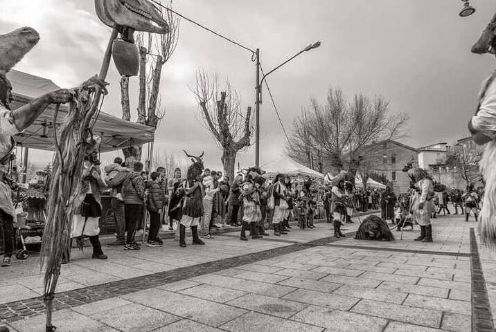 Su Maimulu di Gairo lancia l’appello per “Su Marti Perra”: grande novità, i ragazzi potranno vestire i panni di piccoli urtzu ballabeni o di maimulus