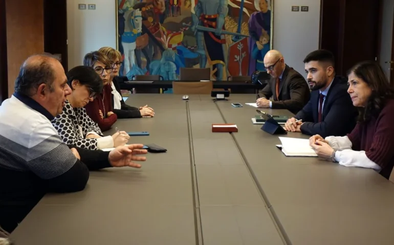 Sanità in Ogliastra, dal dialogo ai diritti: il comitato #giulemanidallogliastra porta le istanze da Alessandra Todde