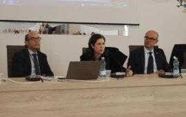 La presidente Alessandra Todde durante un momento della Conferenza