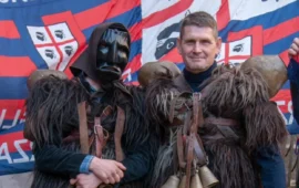 Il Cagliari Calcio ospite a Mamoiada dai Mamuthones e Issohadores