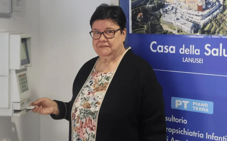 Lanusei, una vita dedicata alle nascite: l’ostetrica Rosaria Melis va in pensione