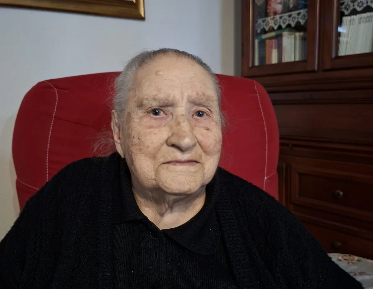 Perdasdefogu festeggia i 100 anni di Tzia Lina Mameli, nuova centenaria del paese