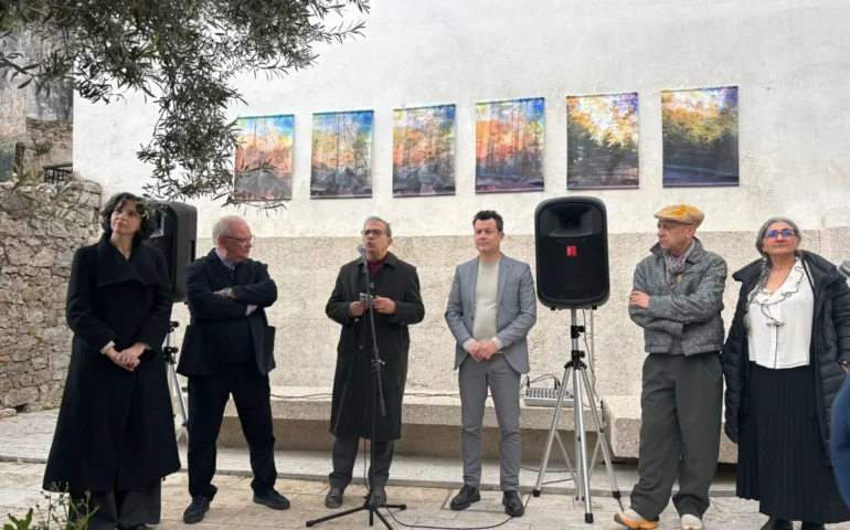 Ulassai, l’arte torna protagonista: inaugurata oggi la Biennale dedicata a Maria Lai