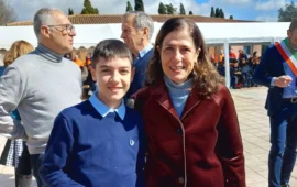 Isili, il “Silenzio” suonato da Francesco, 12 anni, commuove 400 persone davanti all’auto di Falcone