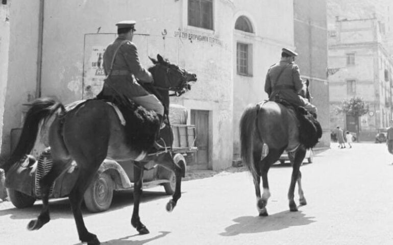 Lanusei, carabinieri a cavallo nel 1958