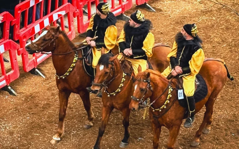 lanusei pentolaccia a cavallo