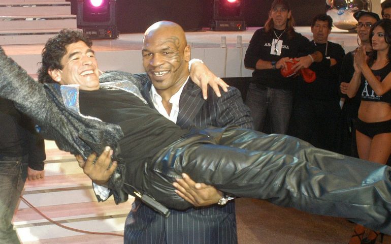 Tyson, ritorno sul ring con un pareggio con Jones. Mike omaggia Maradona: “Un eroe e amico, mancherà”