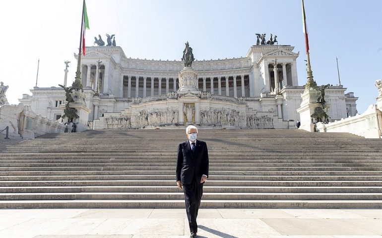 Monumenti romani: l’Altare della Patria, scherzosamente chiamato dai Romani “macchina da scrivere” o “torta nuziale”